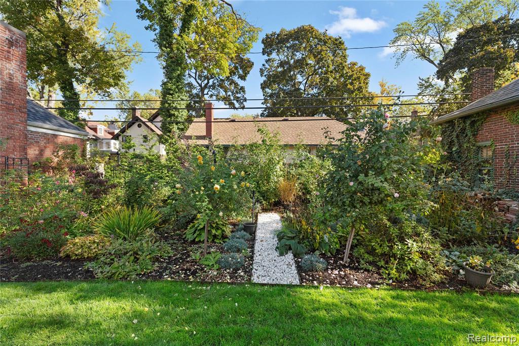 1450 Iroquois Street, Detroit, MI 48214 — Photo 60