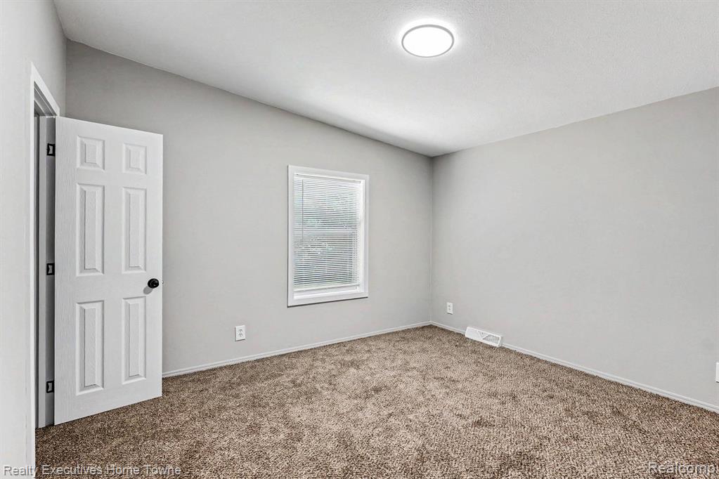 45822 Bonaventure Dr, Macomb, MI 48044 — Photo 12