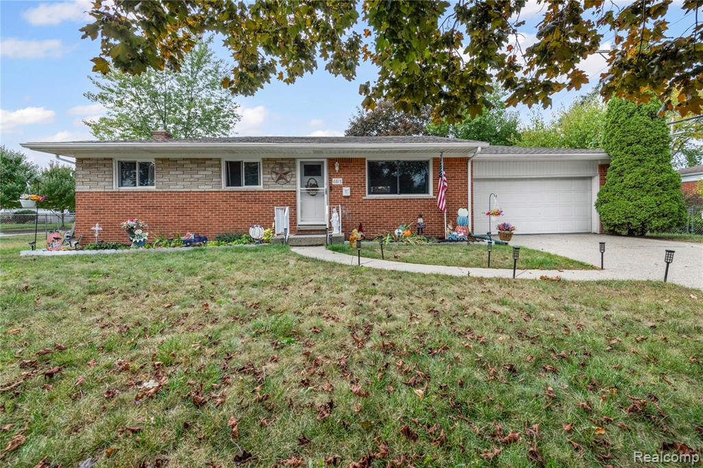 6815 Apache Trail, Westland, MI — Photo 2