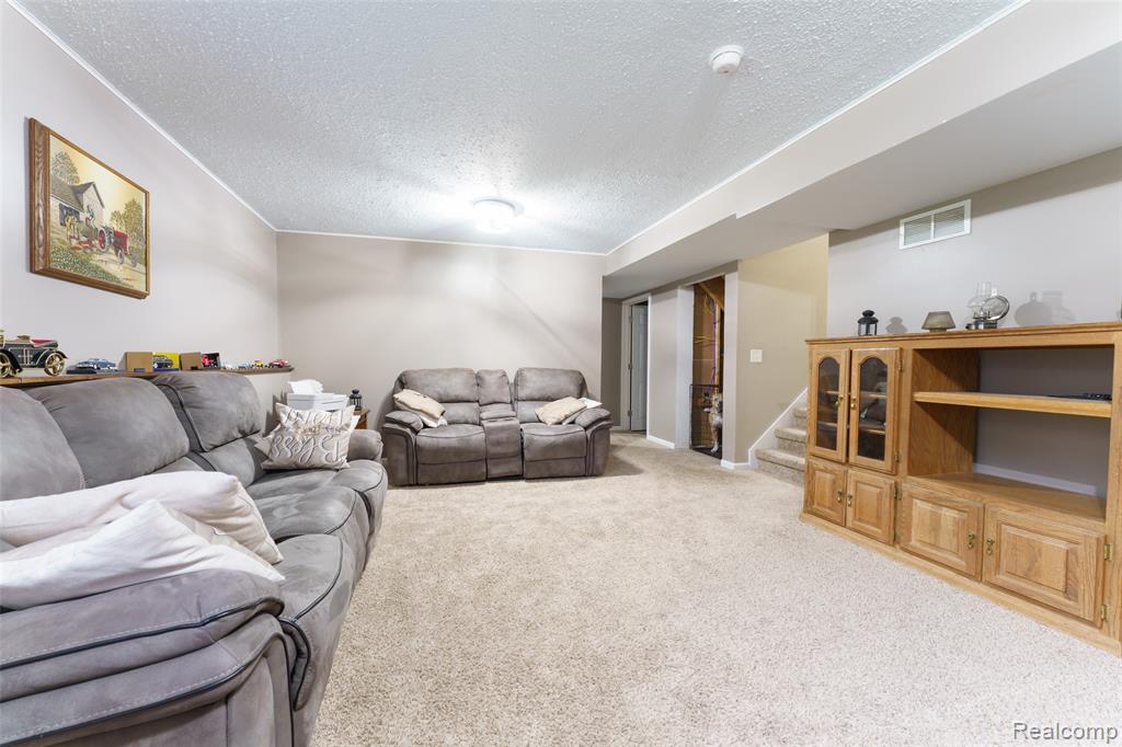 7047 Bennington Greens Drive, Owosso, MI 48867 — Photo 21