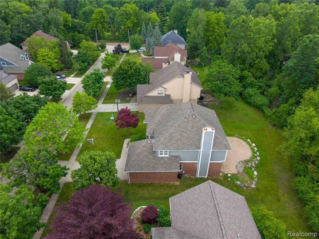 7386 Woodlore Drive, West Bloomfield, MI 48323 — Photo 46