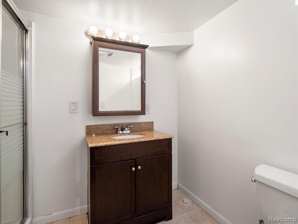 829 N REMBRANDT Avenue, Royal Oak, MI 48067 — Photo 11