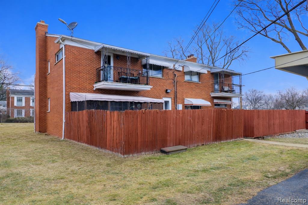 20210 Vernier Road, B, Harper Woods, MI 48225 — Photo 20