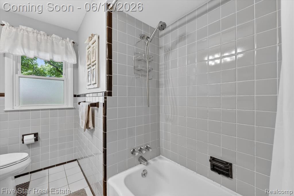 82 E Hurst Drive, Troy, MI 48085 — Photo 30