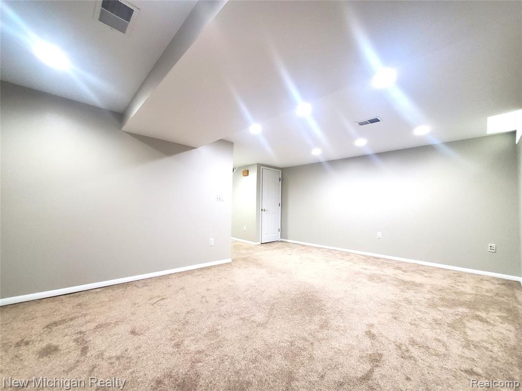 673 Oakbrook W, Rochester Hills, MI 48307 — Photo 29