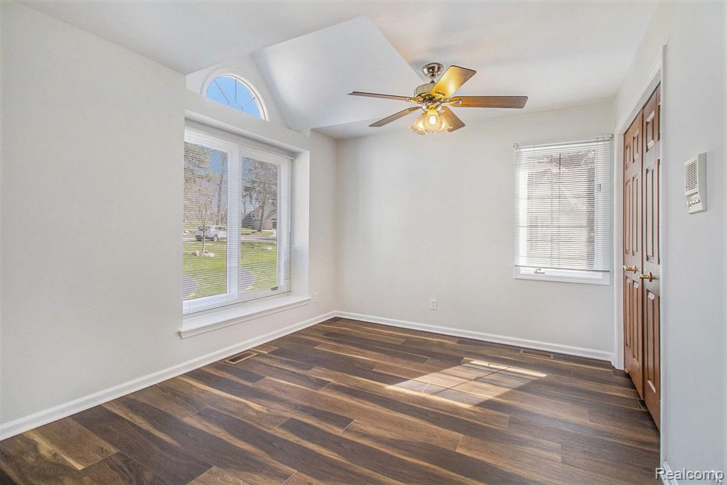 4592 GLEN EAGLES Drive, Brighton, MI 48116 — Photo 16