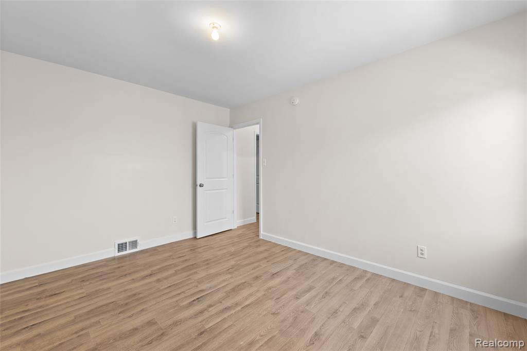 5401 Orchard Avenue, Dearborn, MI 48126 — Photo 32