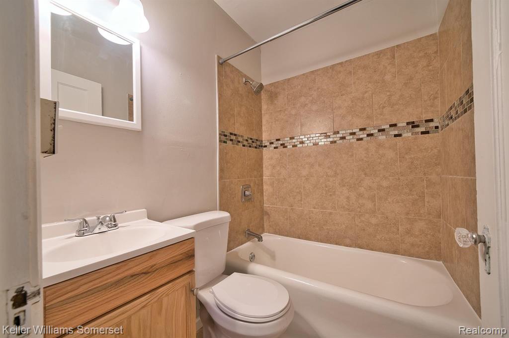 51 SPOKANE Drive, Pontiac, MI 48341 — Photo 17