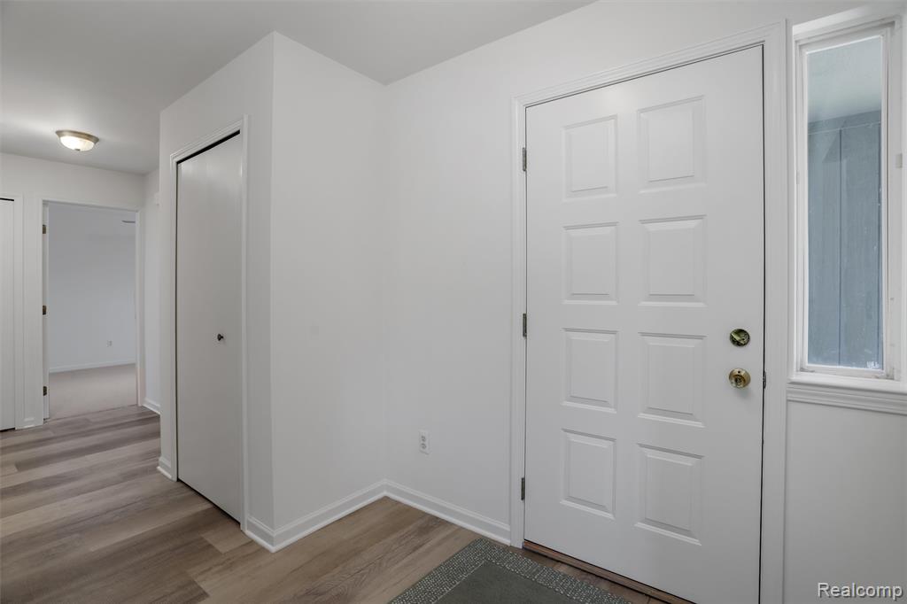 9735 Hawthorne Glen Drive, Grosse Ile, MI 48138 — Photo 3