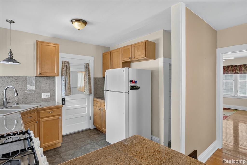 410 S Center Street, Howell, MI 48843 — Photo 8