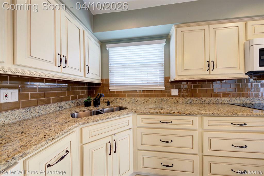 42092 Queen Anne Court, Northville, MI 48167 — Photo 20