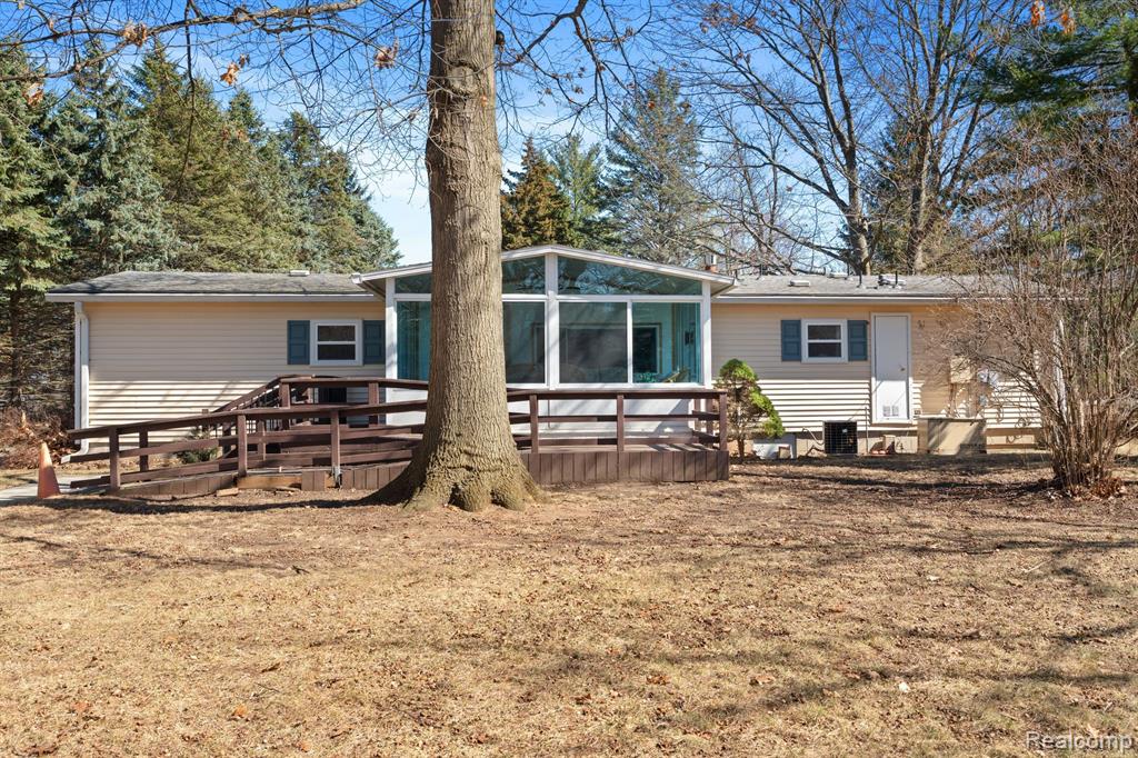 5269 LAKESHORE Road, Fort Gratiot, MI 48059 — Photo 19