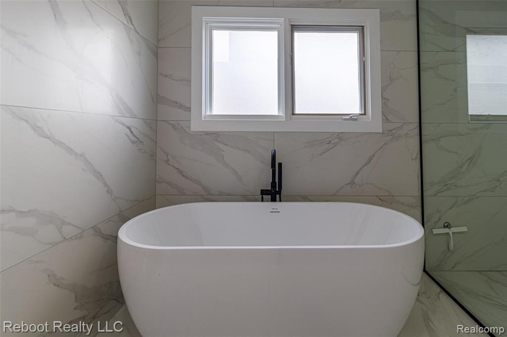 21294 Ascot Drive, Macomb, MI 48044 — Photo 57