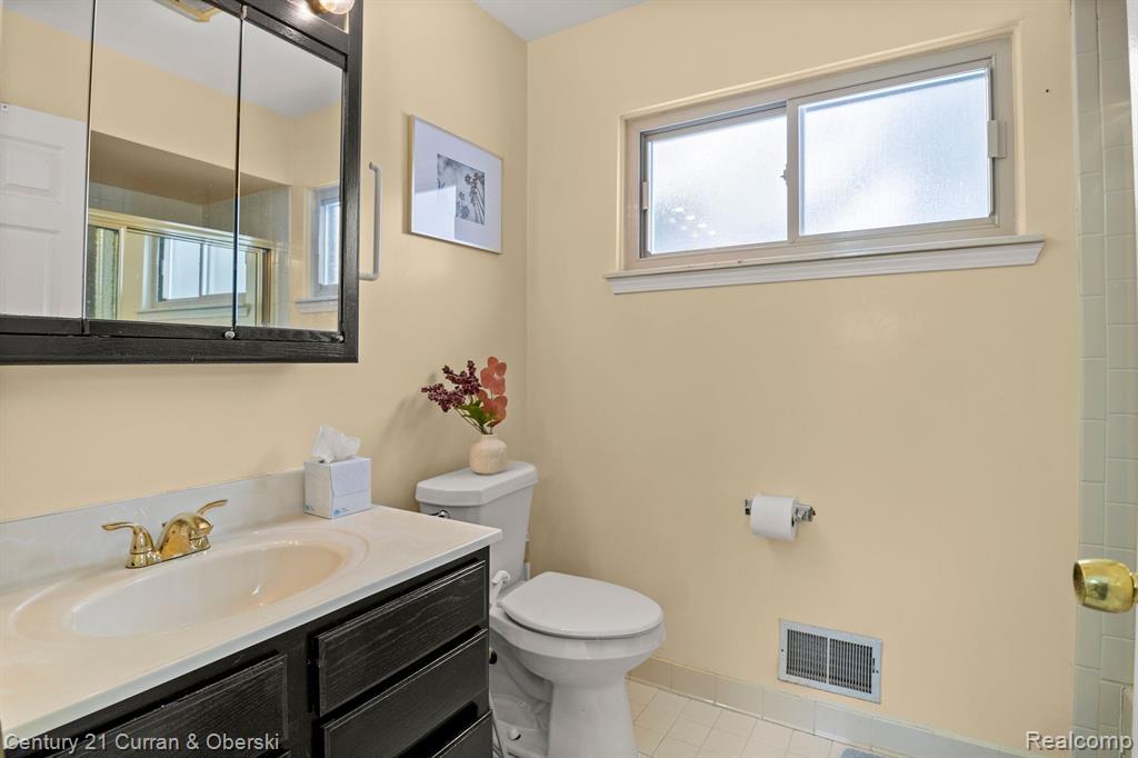 8054 ROBINDALE Avenue, Dearborn Heights, MI 48127 — Photo 25