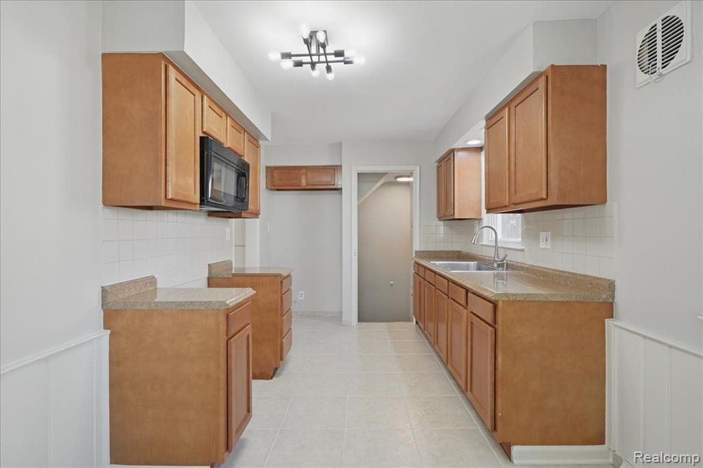 46 E LONGFELLOW Avenue, Pontiac, MI 48340 — Photo 21