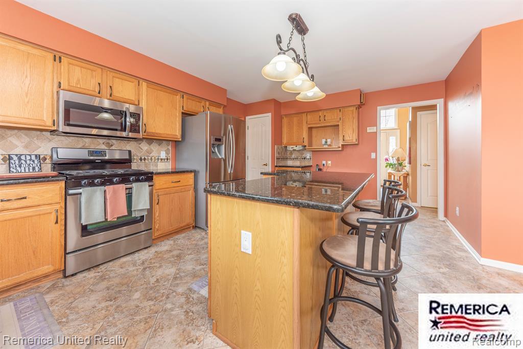46206 LARCHMONT Drive, Canton, MI 48187 — Photo 14