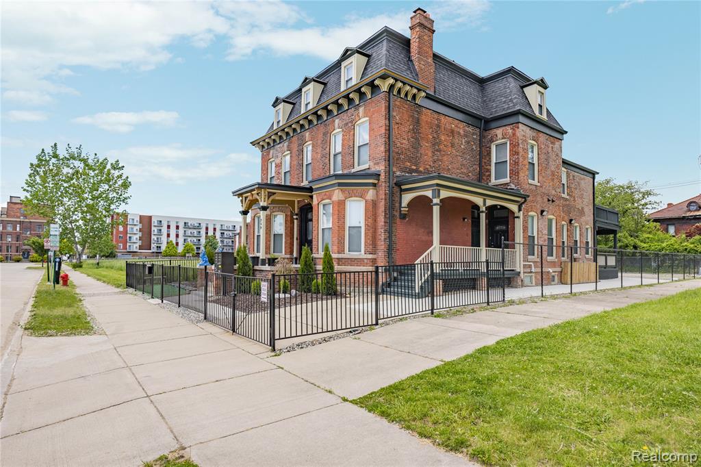 269 Watson Street