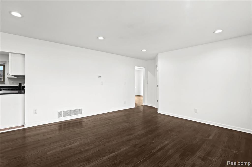 48306 Jefferson Avenue, Chesterfield, MI 48047 — Photo 7