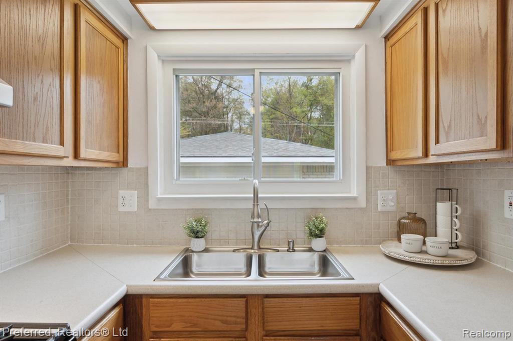 713 Duchess Street, Milford, MI 48381 — Photo 17