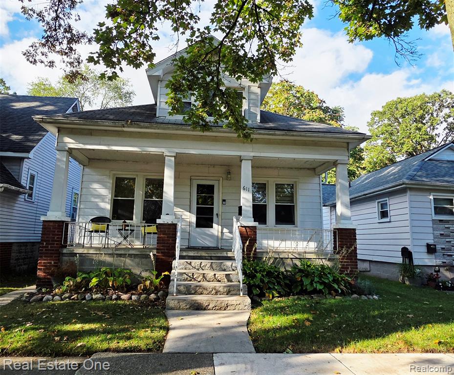 611 E Bernhard Avenue, Hazel Park, MI 48030 — Photo 2