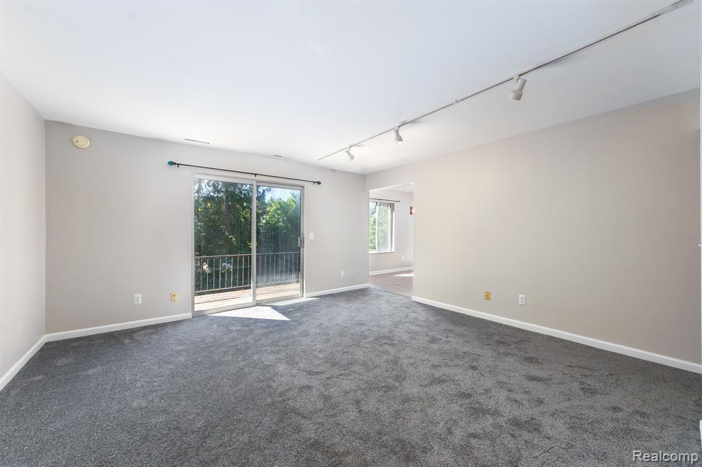 505 W Highland Road, Howell, MI 48843 — Photo 4