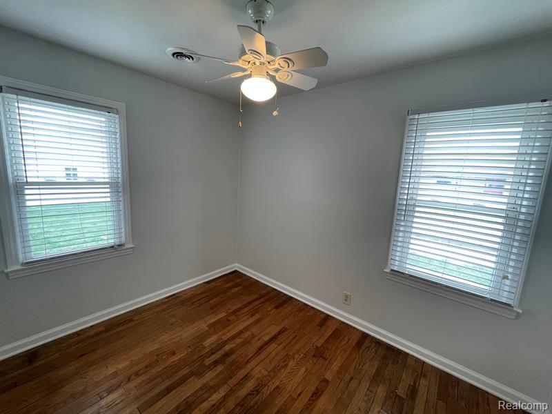 26604 GROVELAND Street, Madison Heights, MI 48071 — Photo 11