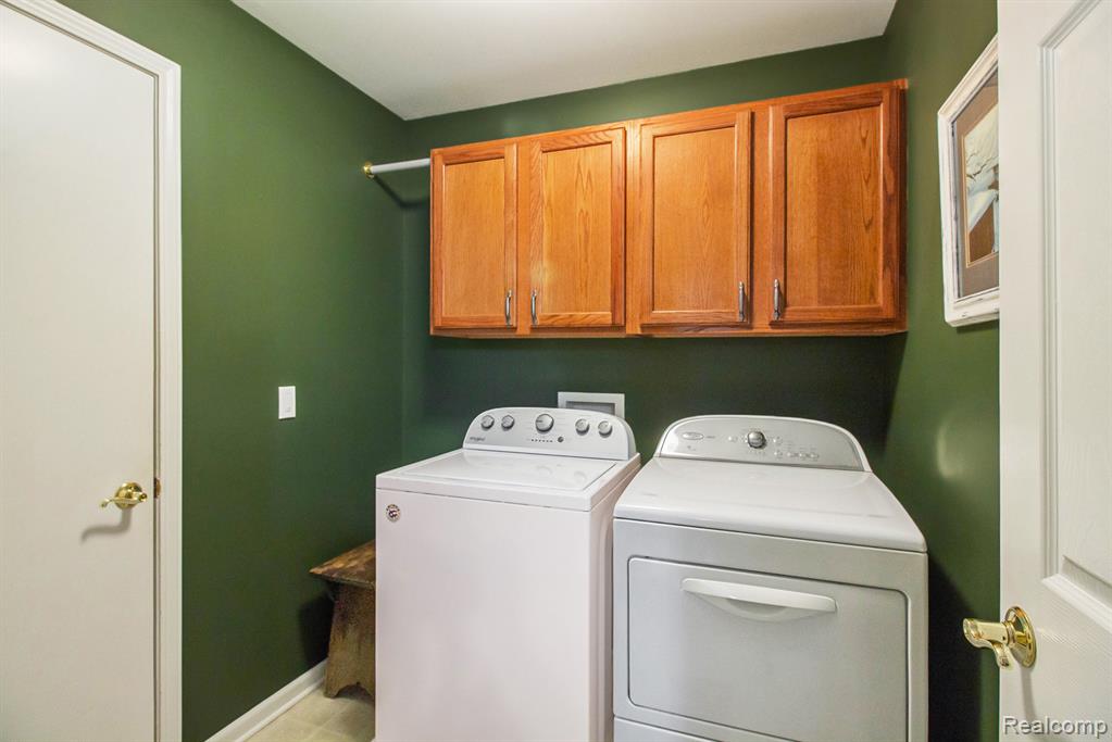 5886 Augusta Lane, Grand Blanc, MI 48439 — Photo 10