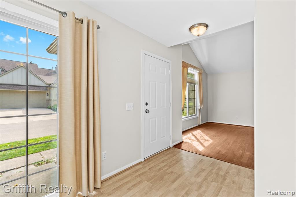 762 Elm Court, Wixom, MI 48393 — Photo 4