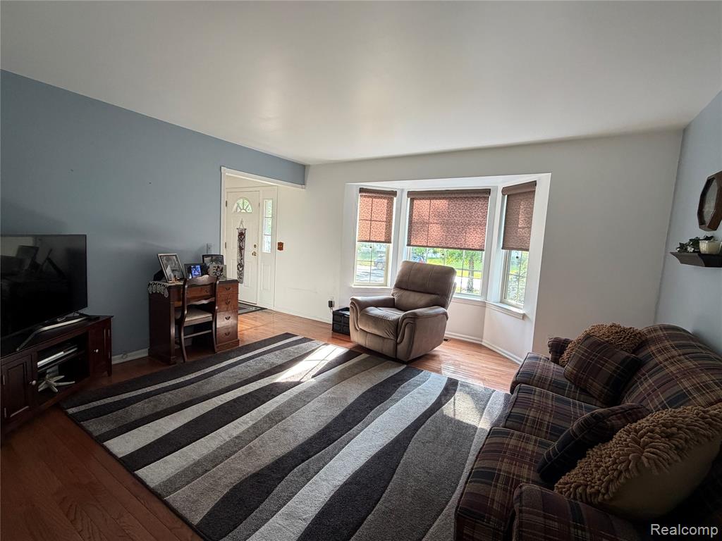 490 Cove View Drive, Waterford, MI 48327 — Photo 16
