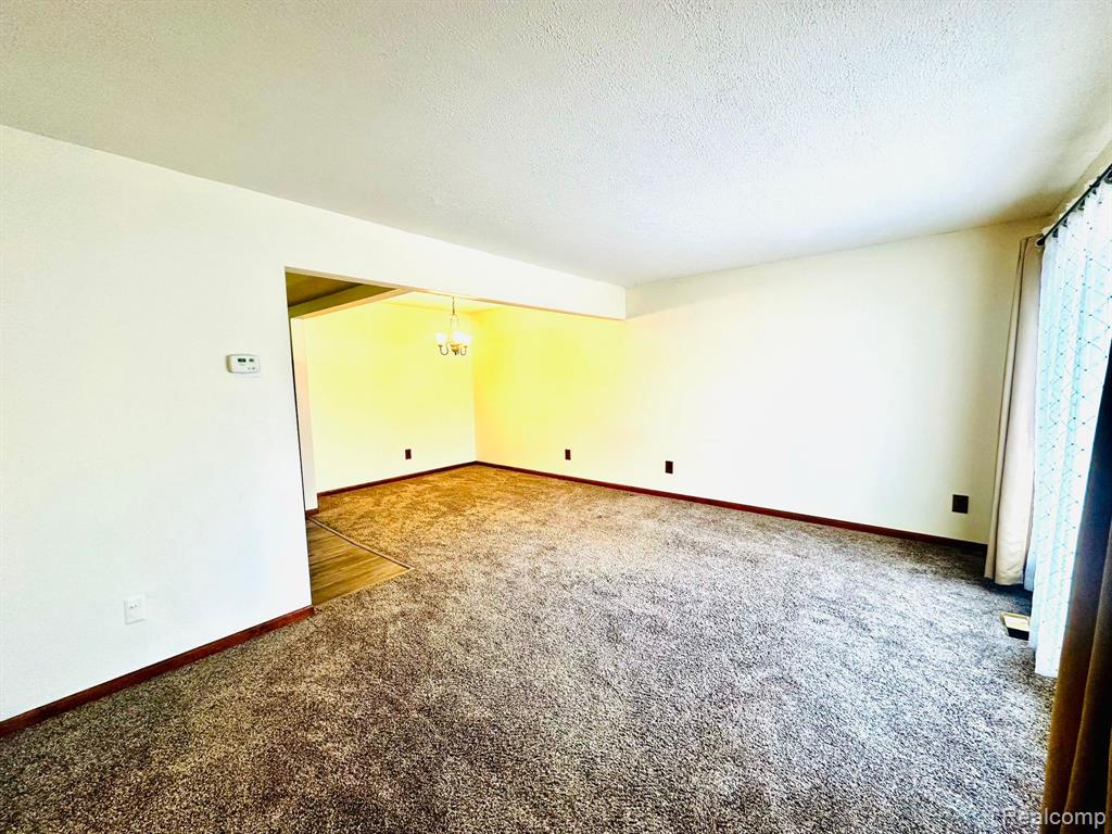 29720 CITY CENTER Drive, 4, Warren, MI 48093 — Photo 3
