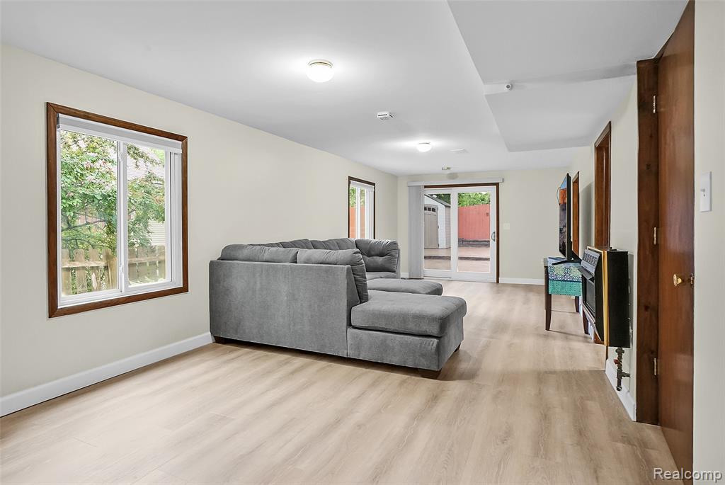 901 Ridge Road, Lake Orion, MI 48362 — Photo 41