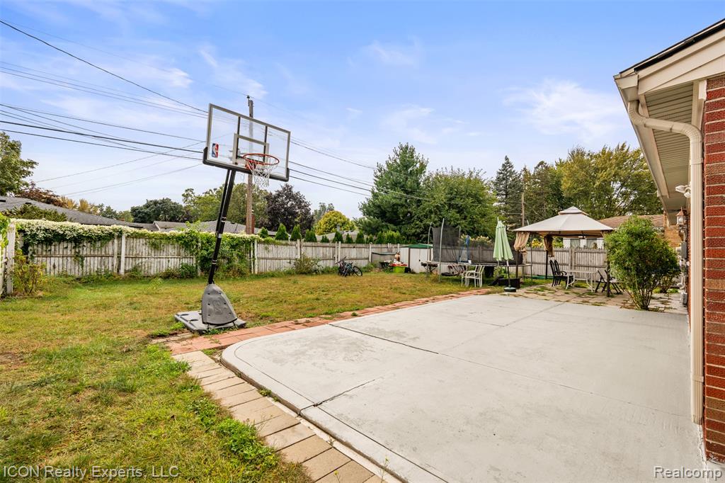 42153 Mac Rae Drive, Sterling Heights, MI 48313 — Photo 34