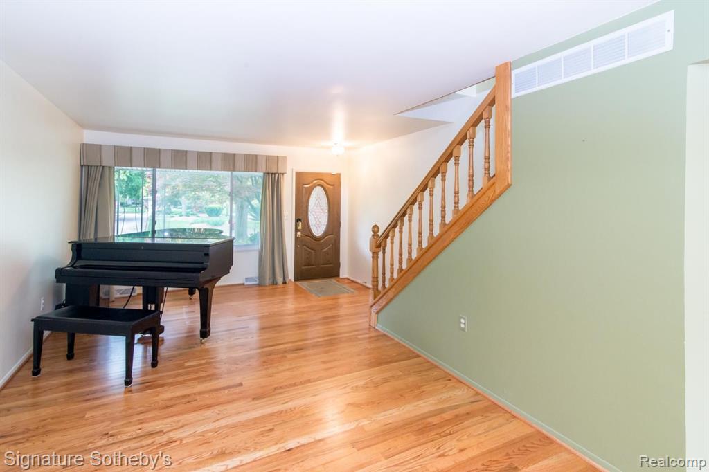 6279 WALKER Court, Troy, MI 48085 — Photo 7