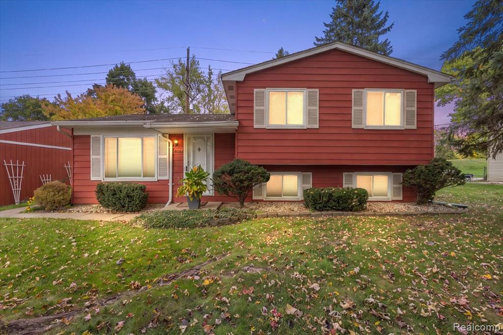 4044 Saginaw Trail, Waterford, MI 48329