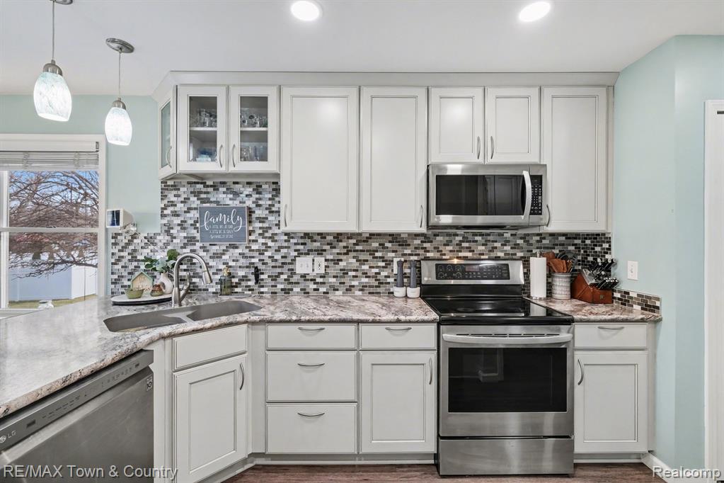 223 Primrose Lane, Flushing, MI 48433 — Photo 14