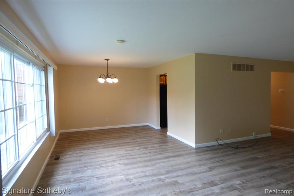 640 E FOX HILLS Drive, Bloomfield Hills, MI 48304 — Photo 3