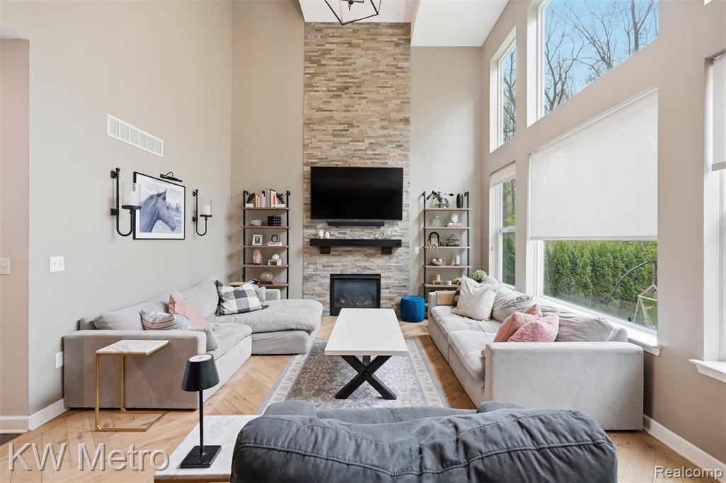 4953 W Stonegate Circle, Lake Orion, MI — Photo 9