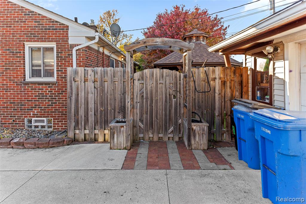 8681 Whitefield Street, Dearborn Heights, MI 48127 — Photo 5