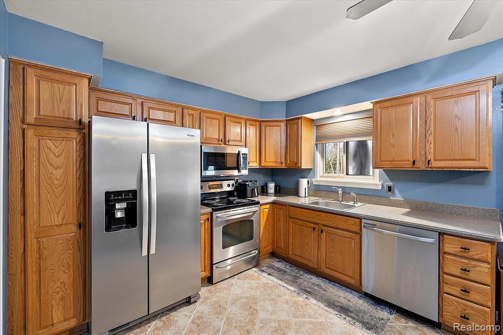 41859 Betley Drive, Sterling Heights, MI 48313 — Photo 13