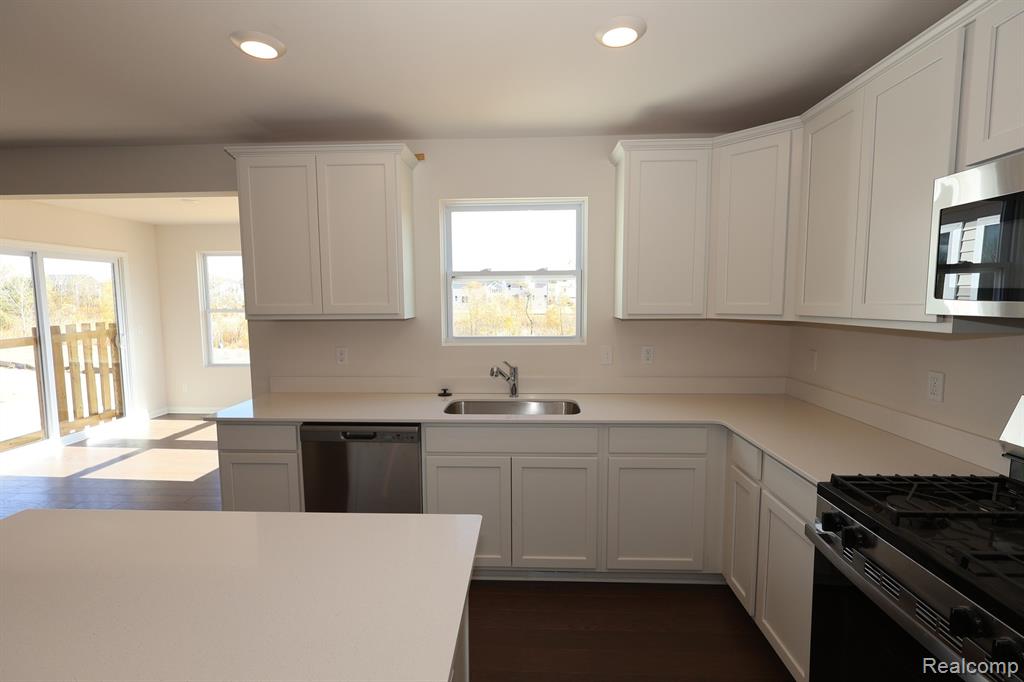 420 Hidden River W, Holly, MI 48442 — Photo 7