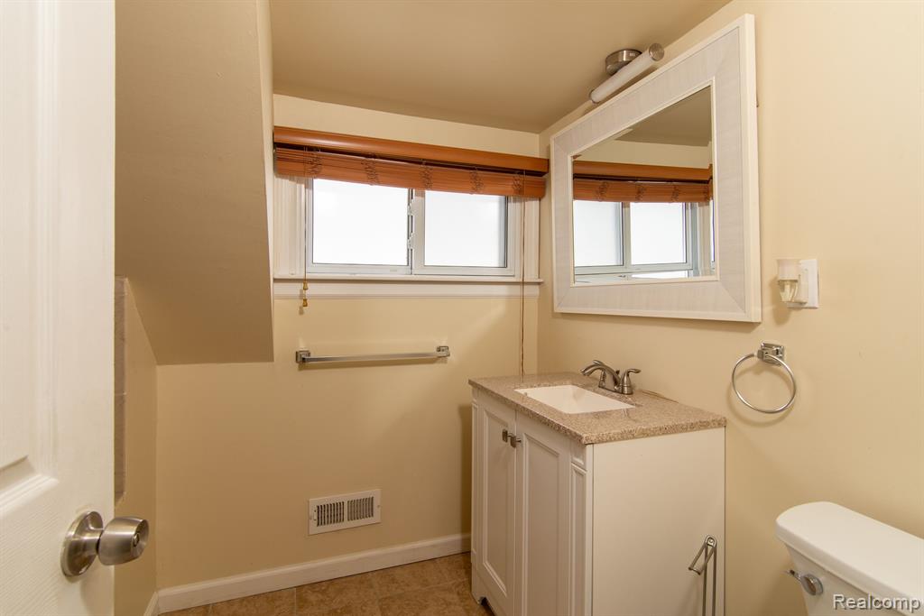 611 PLUM Street, Wyandotte, MI 48192 — Photo 24