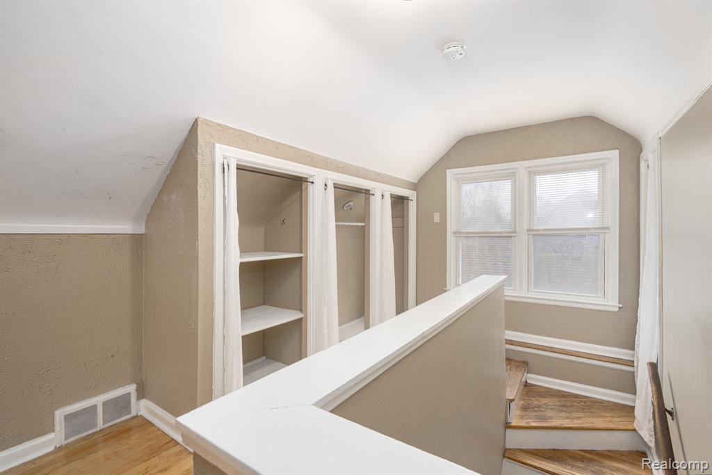 6585 Dolphin Street, Dearborn Heights, MI 48127 — Photo 18