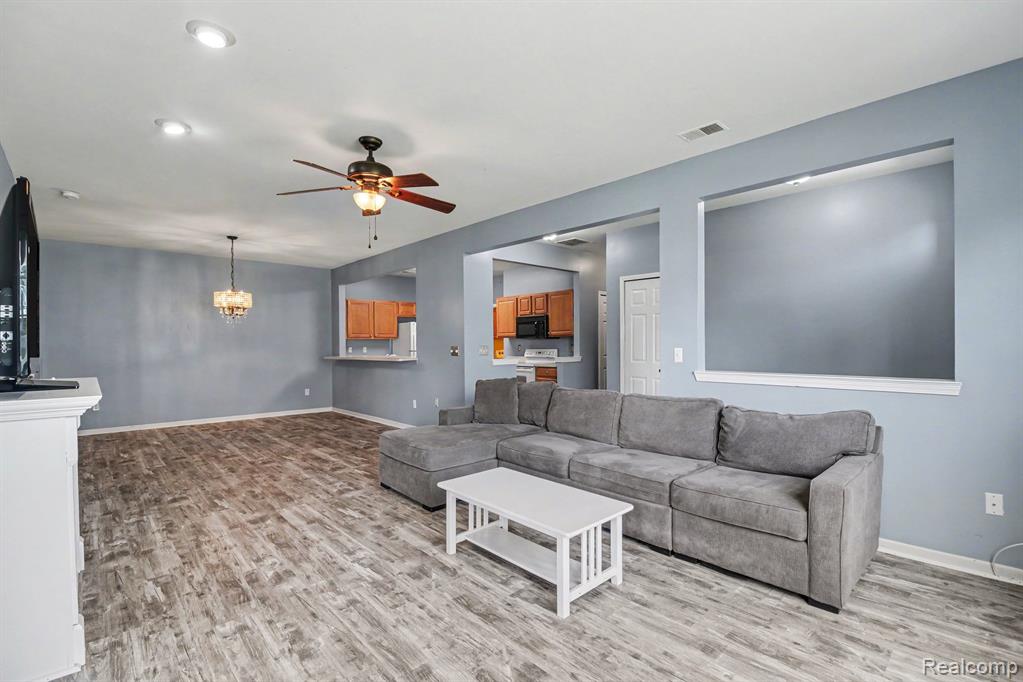 16339 Chatham Drive, Macomb, MI 48044 — Photo 5