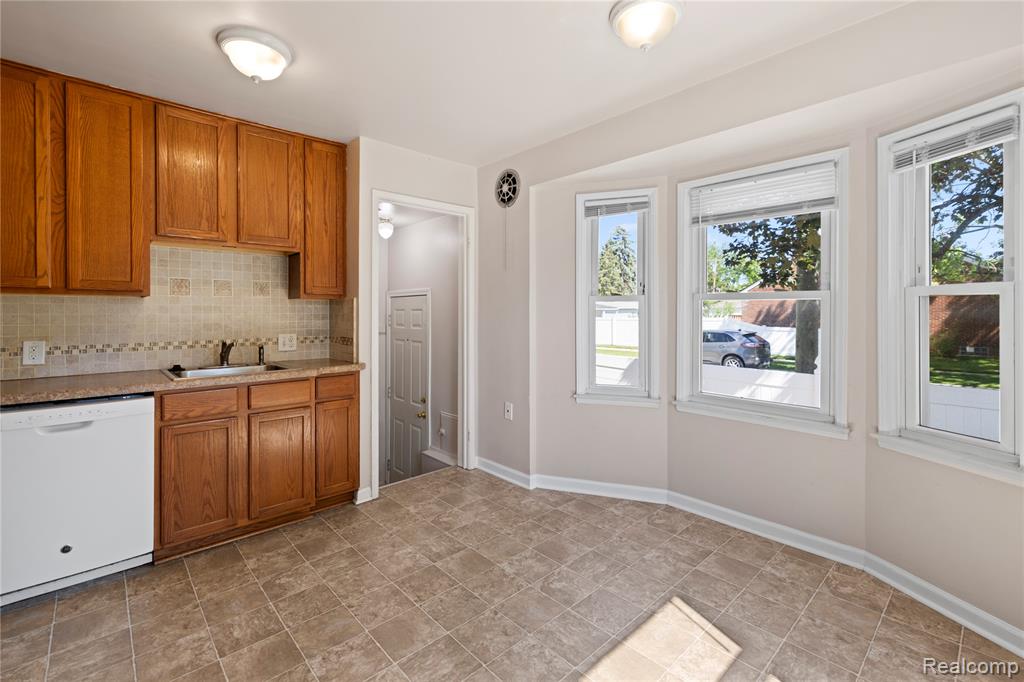 7604 Robinson Avenue, Allen Park, MI 48101 — Photo 14