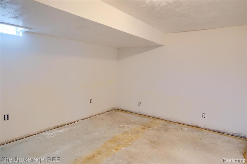 5495 E Coldwater Road, Flint, MI 48506 — Photo 39