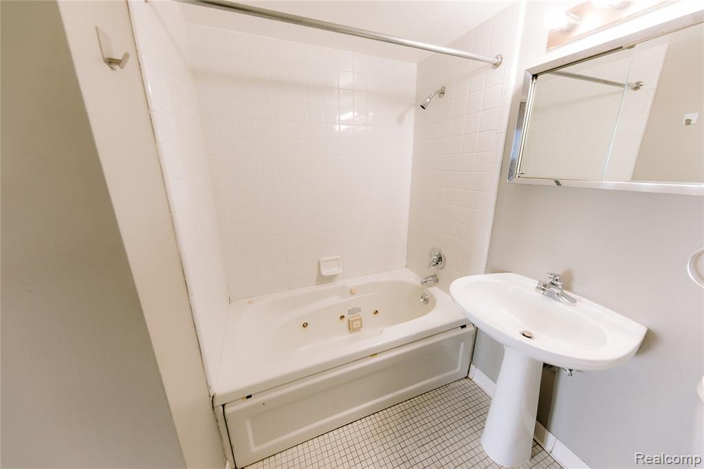 22700 Garrison Street, 906, Dearborn, MI 48124 — Photo 18