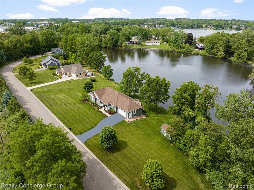 9801 BROOKFIELD Drive, Brighton, MI 48116 — Photo 5
