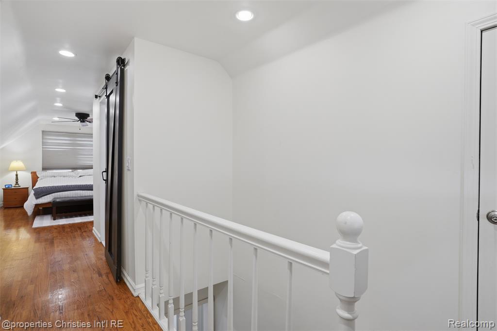 4602 Groveland Avenue, Royal Oak, MI 48073 — Photo 24
