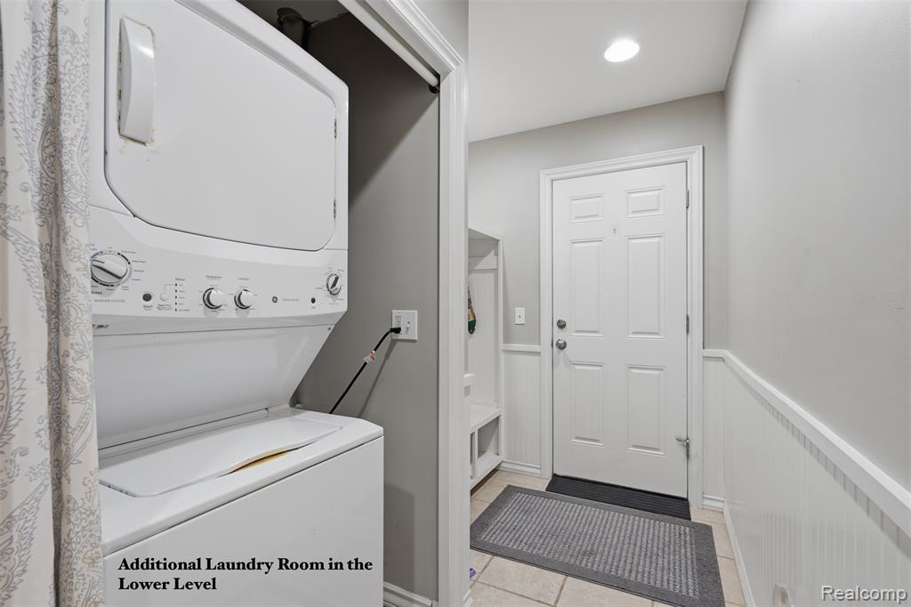 3477 Amber Oaks Drive, Howell, MI 48855 — Photo 13