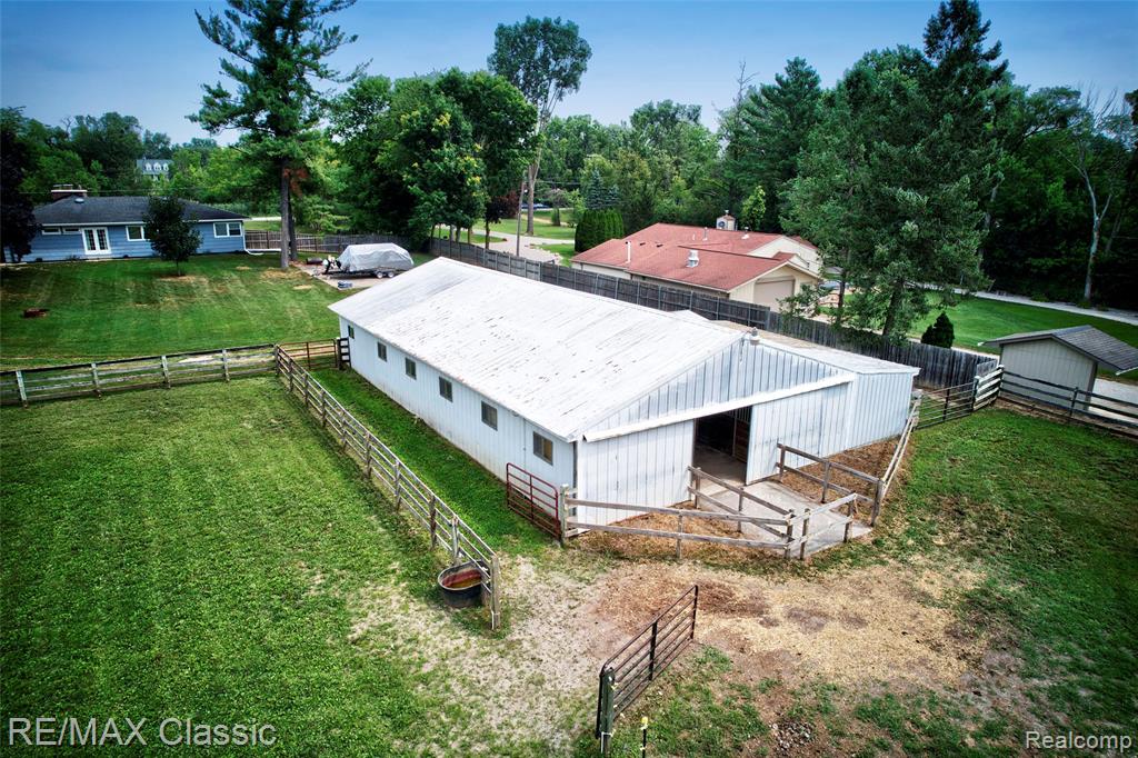 10268 7 Mile Road, Northville, MI 48167 — Photo 32